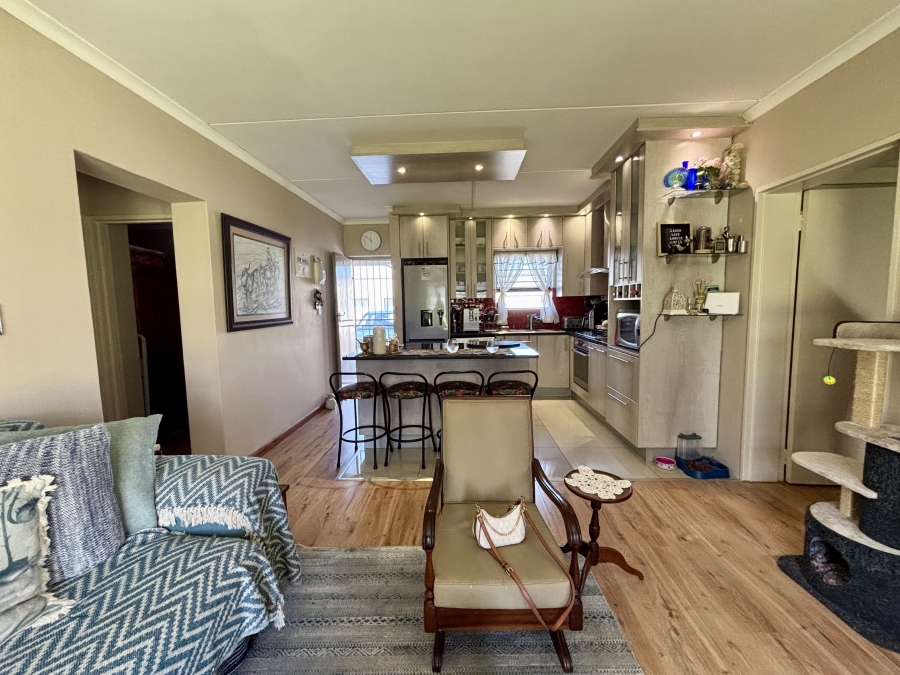 3 Bedroom Property for Sale in Vredekloof Heights Western Cape